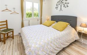 Amazing home in Eyragues with 4 Bedrooms, WiFi and Outdoor swimming pool