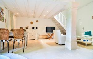 Amazing home in Flaux with 2 Bedrooms and WiFi