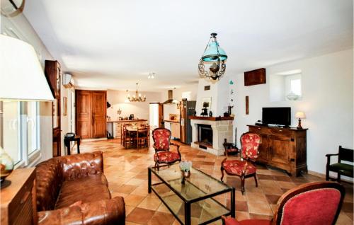 Amazing home in Flaviac with 3 Bedrooms, WiFi and Outdoor swimming pool