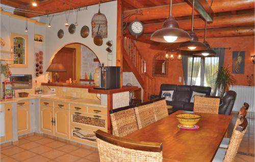 Amazing home in Fourques with 4 Bedrooms, WiFi and Outdoor swimming pool