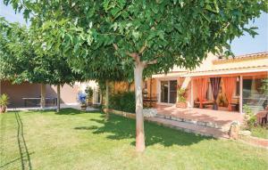 Amazing home in Fourques with 4 Bedrooms, WiFi and Outdoor swimming pool