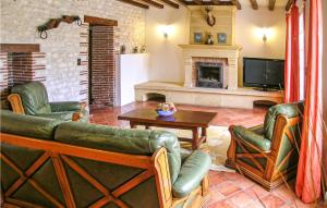 Amazing home in Gardonne with 3 Bedrooms, WiFi and Outdoor swimming pool