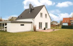 Amazing home in Garz with 3 Bedrooms and WiFi