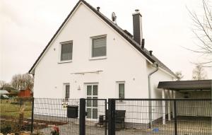 Amazing home in Garz with 3 Bedrooms and WiFi