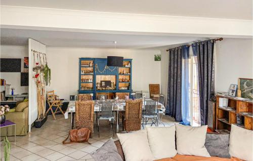 Amazing home in Générac with Outdoor swimming pool, WiFi and 3 Bedrooms