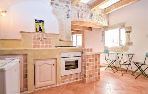 Amazing home in Goudargues with 2 Bedrooms