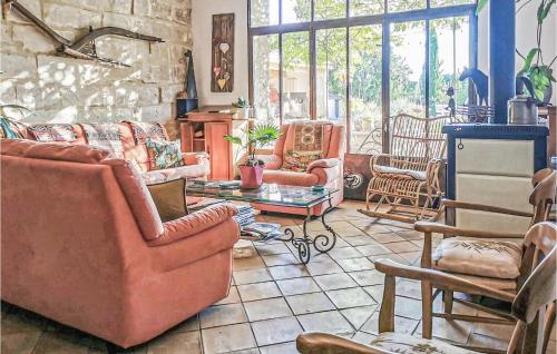 Amazing home in Graveson with Outdoor swimming pool, WiFi and 4 Bedrooms