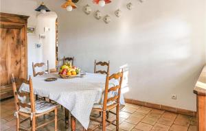 Amazing home in Graveson with Outdoor swimming pool, WiFi and 4 Bedrooms