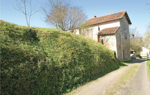 Amazing home in Grignols with 2 Bedrooms and WiFi