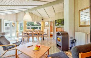 Amazing home in Gro Mohrdorf with 5 Bedrooms, Indoor swimming pool and Outdoor swimming pool