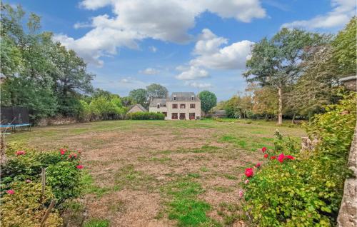 Amazing home in GUERANDE with WiFi and 8 Bedrooms
