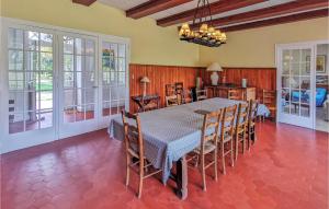 Amazing home in GUERANDE with WiFi and 8 Bedrooms