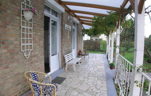 Amazing home in Houlle with 2 Bedrooms and Internet