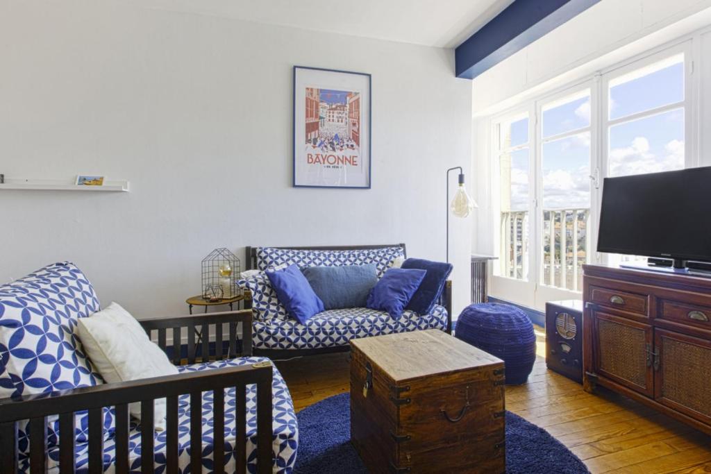 Amazing home in Kerbors w/ 2 Bedrooms
