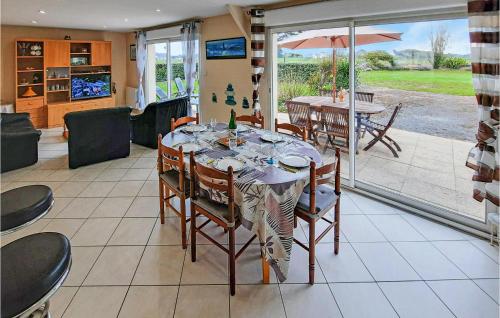 Amazing home in Kerlouan with 3 Bedrooms and WiFi