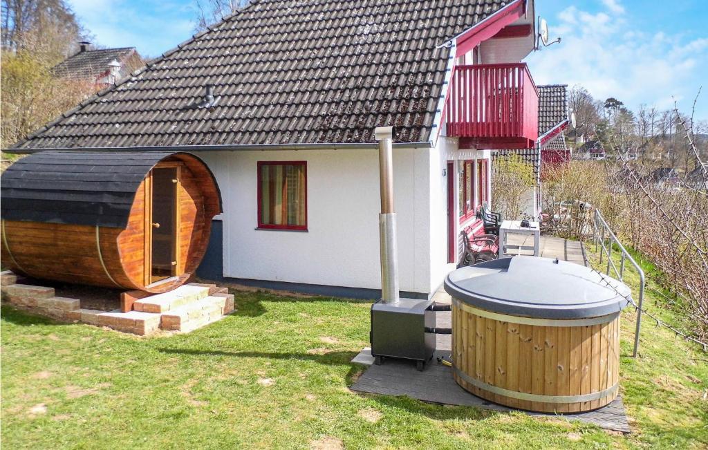 Amazing home in Kirchheim-Hessen with 3 Bedrooms, Sauna and WiFi , 36275 Kemmerode
