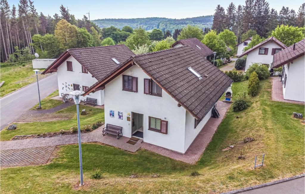 Amazing home in Kirchheim-Hessen with 5 Bedrooms and WiFi , 36275 Kemmerode
