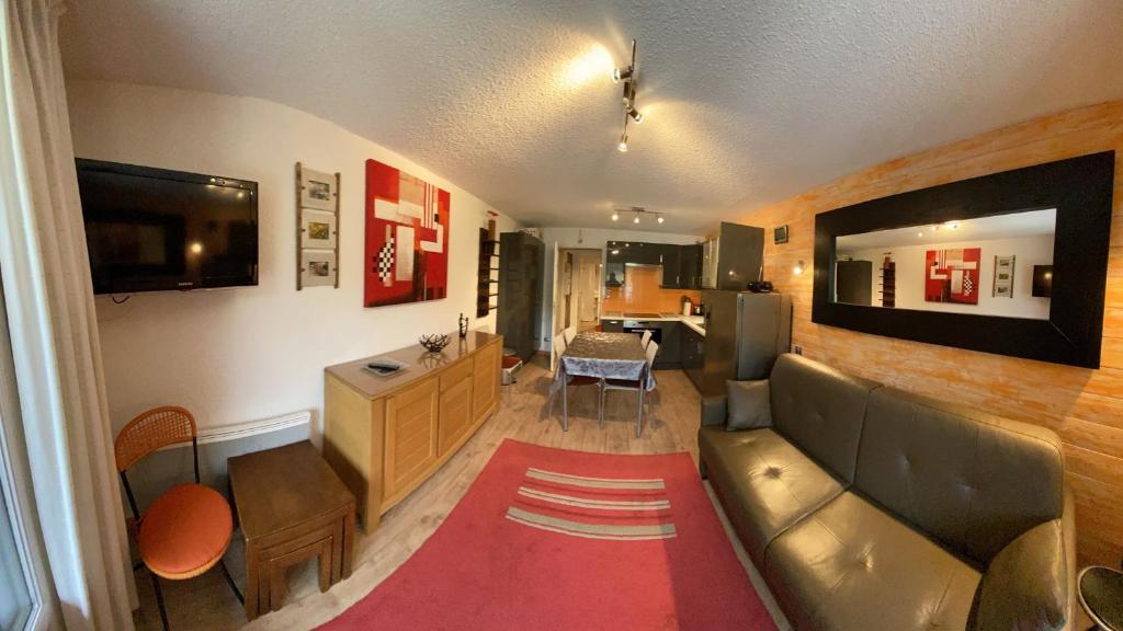 Amazing home in Kirchheim-Hessen with 5 Bedrooms and WiFi 36275 Kemmerode