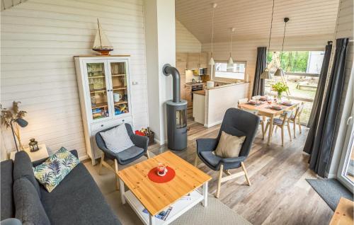 Amazing home in Krems II-Warderbrck with 2 Bedrooms, Sauna and WiFi