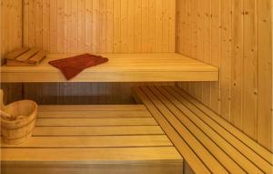 Amazing home in Krems II-Warderbrck with 2 Bedrooms, Sauna and WiFi