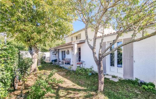 Amazing home in La Bre-les-Bains with WiFi and 4 Bedrooms