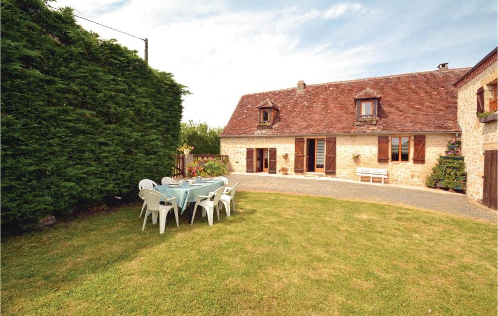 Amazing home in La-Chapelle-Saint-Jean with 3 Bedrooms and Outdoor swimming pool , 24390 La Chapelle-Saint-Jean