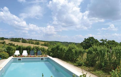Amazing home in La-Chapelle-Saint-Jean with 3 Bedrooms and Outdoor swimming pool