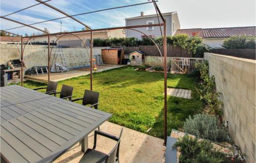 Amazing home in La Coucourde with 3 Bedrooms, WiFi and Outdoor swimming pool