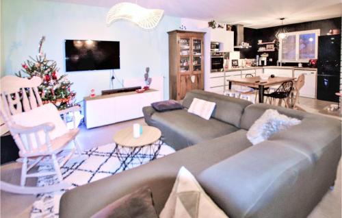 Amazing home in La Coucourde with 3 Bedrooms, WiFi and Outdoor swimming pool
