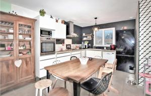 Amazing home in La Coucourde with 3 Bedrooms, WiFi and Outdoor swimming pool