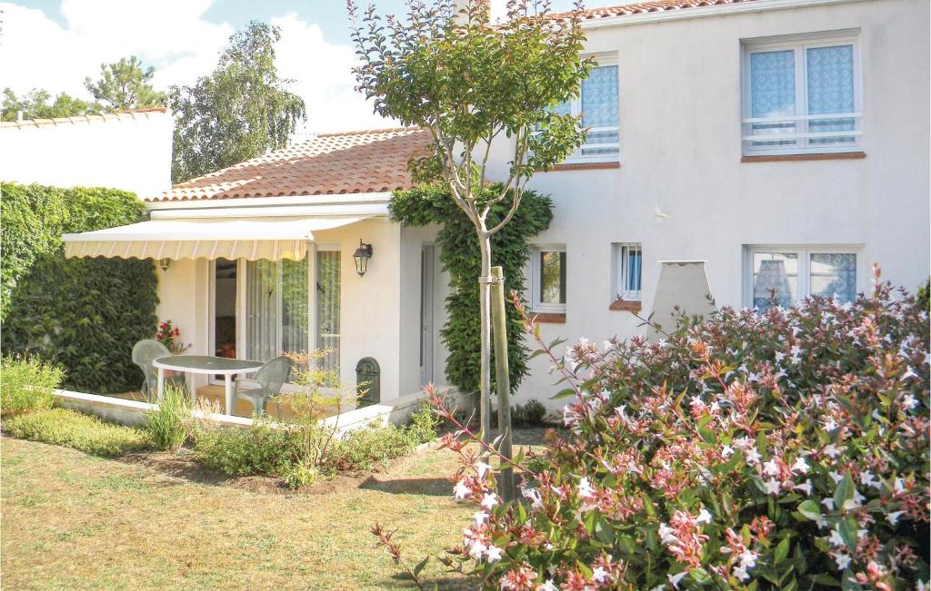 Amazing home in La Faute sur Mer with 3 Bedrooms and WiFi , 85460 La Faute-sur-Mer