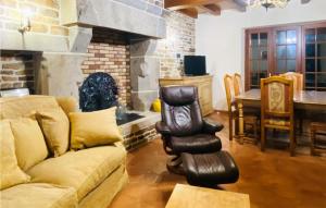 Amazing home in La Maugon with WiFi and 4 Bedrooms