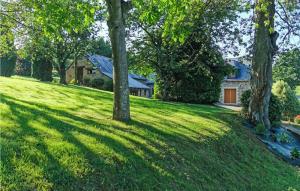 Amazing home in La Maugon with WiFi and 4 Bedrooms