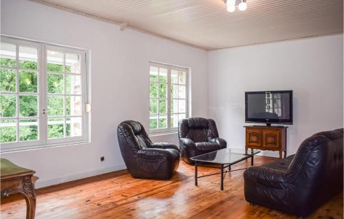 Amazing home in La Roche Jaudy with 3 Bedrooms and WiFi