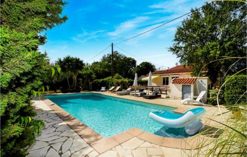 Amazing home in La Seyne Sur Mer with 3 Bedrooms, WiFi and Outdoor swimming pool