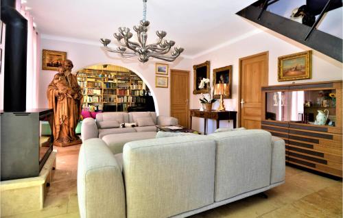 Amazing home in Lafare with Outdoor swimming pool, WiFi and 3 Bedrooms