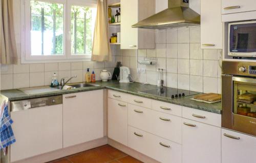 Amazing home in Le Poujol sur Orb with 2 Bedrooms, Private swimming pool and Outdoor swimming pool