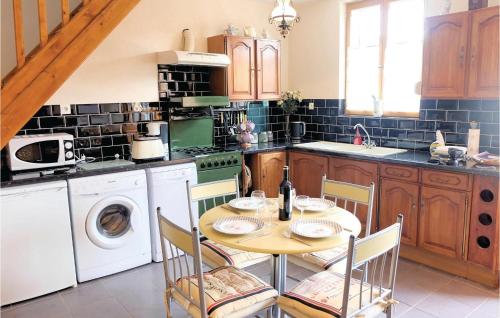 Amazing home in Ligny-sur-Canche with 2 Bedrooms and WiFi