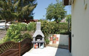Amazing home in Ligny-sur-Canche with 2 Bedrooms and WiFi
