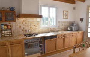 Amazing home in Locquirec with 3 Bedrooms and WiFi