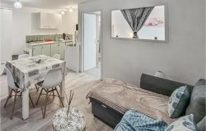 Maison de vacances Amazing home in Lsignac-Durand with 1 Bedrooms and WiFi  16310 Lézignac-Durand -1