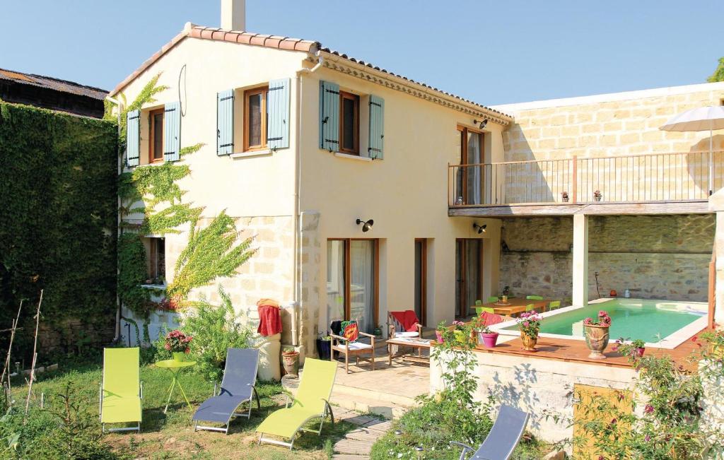 Amazing home in Marsillargues with 3 Bedrooms, Private swimming pool and Outdoor swimming pool , 34590 Marsillargues