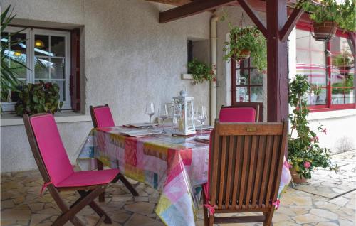 Amazing home in Massugas with 2 Bedrooms, WiFi and Private swimming pool