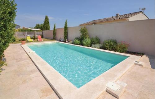 Amazing home in Maubec with 4 Bedrooms, WiFi and Outdoor swimming pool