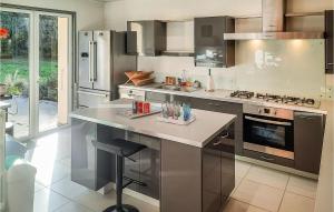 Amazing home in Moelan sur Mer with 3 Bedrooms and WiFi