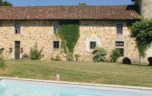 Amazing home in Moissannes with 4 Bedrooms, WiFi and Heated swimming pool