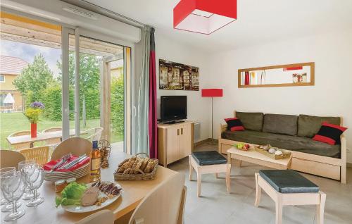 Amazing home in Montignac with 2 Bedrooms, WiFi and Indoor swimming pool
