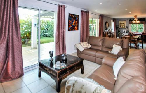 Amazing home in Montlimar with 3 Bedrooms and WiFi