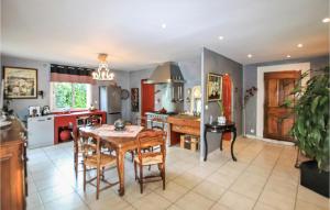 Amazing home in Montlimar with 3 Bedrooms and WiFi