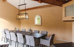Amazing home in Montlimar with 5 Bedrooms, Private swimming pool and Outdoor swimming pool